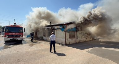 Yangında 2 gecekondu küle döndü