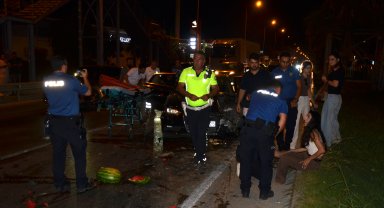 Antalya- Minibüs ve otomobil çarpıştı: 2 yaralı Video eklendi