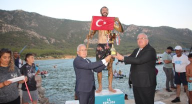 Antalya- Yağlı direkteki bayrağı 9'uncu defa aldı Video eklendi