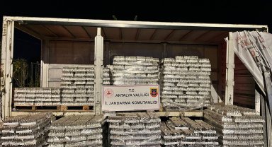 Antalya'da yüklü miktarda kaçak alkol ele geçirildi