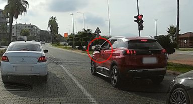 Araçlarından izmarit atan sürücülere ceza