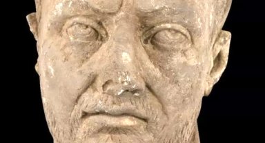 Aspendos kazılarında imparator başı heykeli bulundu