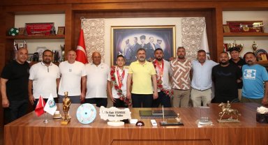 Başkan Kumul, şampiyon pehlivanları ağırladı