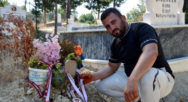 Başpehlivanlık ünvanını kazandı, babasının mezarını ziyaret etti