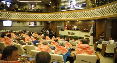 Böcek'in tutuklanmasının ardından gergin meclis