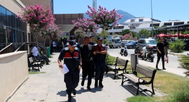 Boşandıktan sonra birlikte yaşadığı kadını bıçakladı