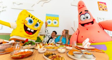 Çizgi film karakterine doğum günü kutlaması