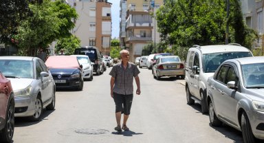 Evden tahliye edilen dede ile 2 torunu, bütçelerine uygun konut arıyor