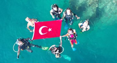 Finike'de deniz temizliği