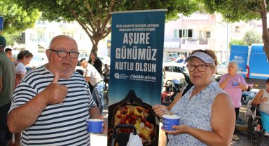 Geleneksel aşure ikramları devam ediyor