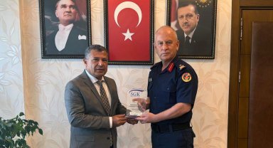 Jandarma komutanından SGK müdürüne ziyaret