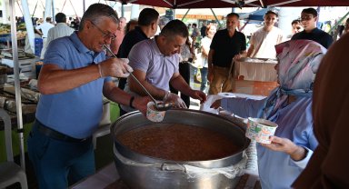 Kemer'de aşure ikramı