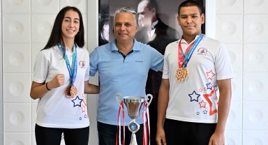 Muratpaşa'nın altın yumrukları