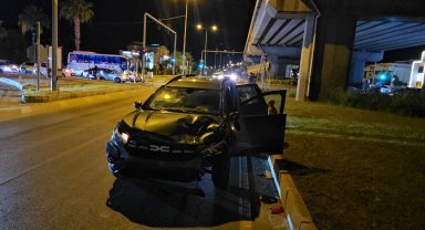 Otomobille çarpışan motosikletli yaralandı