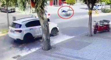 Otomobille çarpışan motosikletli yaralandı