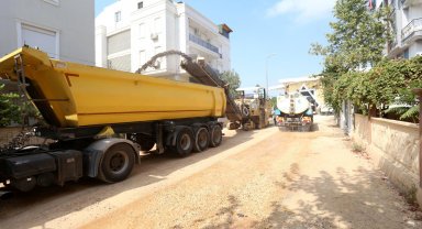 Yeni Emek'te 5 sokakta yol yenileme çalışması