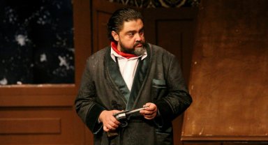 ADT Müdürü Tüzün 'Yılın Oyuncusu' seçildi