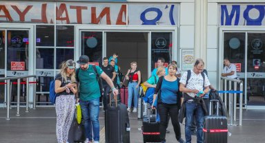 Antalya Havalimanı'nda uçak ve yolcu trafiği rekoru