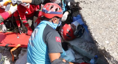 Antalya'da deprem tatbikatı gerçeğini aratmadı