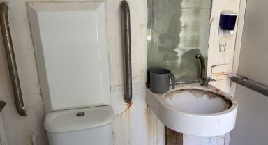 Antalya'da kadınlar plajındaki kirlilik ve bakımsızlığa tepki