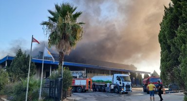 Antalya'da soğuk hava deposu ve imalathanede yangın