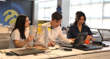 Antalyalı öğrenciler yazılımda altın madalya kazandı