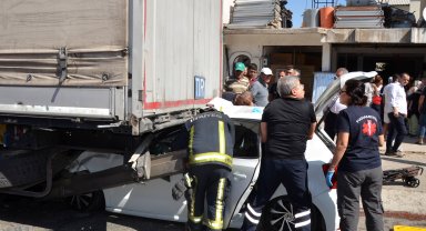 Baba, anne ve 2 çocuğunun yaralandığı kaza kamerada