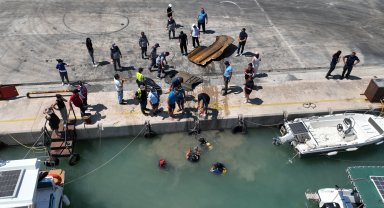 Balıkçı barınağında deniz dip temizliği