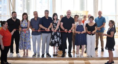 Başkan Kotan 'Kağıtların Dansı' sergisinin açılışını yaptı