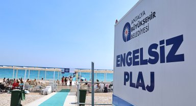 Büyükşehir'in engelsiz plajlarına ziyaretçi akını