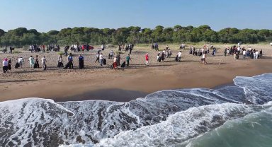 Çöplüğe dönen sahil temizlendi