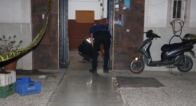 Evinin önünde silahlı saldırıya uğradı