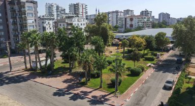 Ferdi Zeyrek'in adı Muratpaşa'da parkta yaşatılacak