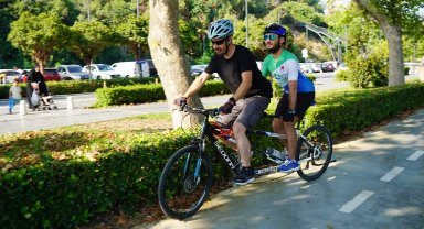 Görme yetisini kaybetti ama tutkusu bisikletten vazgeçmedi