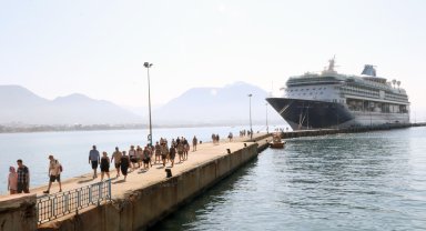 İngiliz turistler kruvaziyerle geldi