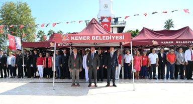 Kemer'de 'Zafer Bayramı' coşkusu