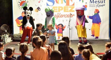 Kirişçiler Mahallesi 'Sahne Kepez'le şenlendi