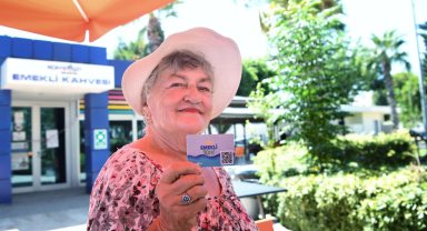 Konyaaltı'nda emekli kart dağıtımı başladı