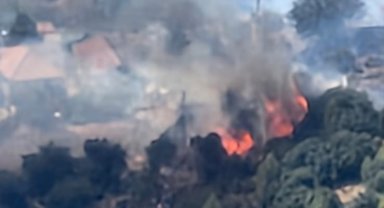 Kumluca'da örtü yangını büyümeden söndürüldü