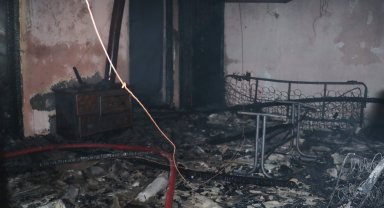 Müstakil ev yangında kullanılamaz hale geldi