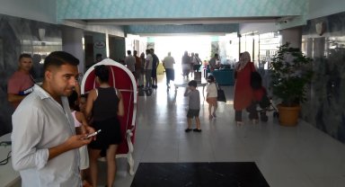 Otel müşterilerinden 'çalışanlar iş bıraktı, elektrikler kesildi' tepkisi