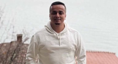 Otomobille çarpışan motosikletli ağır yaralandı