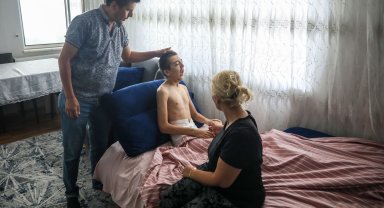 Özel eğitim merkezinde düşüp kalçası kırılan otizmli Mehmet'in ailesi şikayetçi oldu