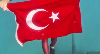 Şahika Ercümen'den Zafer Bayramı'na özel dalış