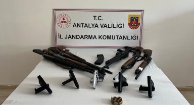 Serik'te kaçak silah operasyonu