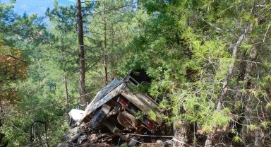 50 metrelik uçurumdan yuvarlanan sürücü yaşamını yitirdi