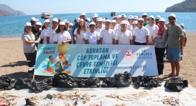 Adrasan sahilinde çevre temizliği