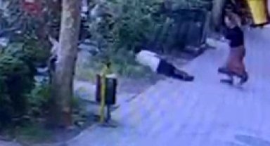 Ailesiyle yürürken husumetlisi bacağından vurdu