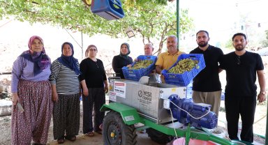 Antalya Büyükşehir'den üzüm sıkma makinesi desteği