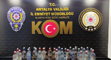 Antalya'da kaçakçılık ve rüşvet operasyonları